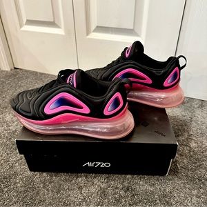 NIKE AIR MAX 720